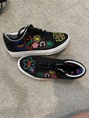 Vans Black Low-Top Sneakers with Multicolor Embroidered Flowers